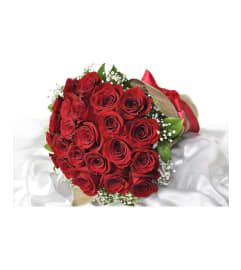 Two Dozen Roses wrap in burlap (Choose a Color). An arrangement by Aventura Glamour Flowers.