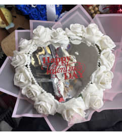 Sweetheart Rose Mirror. An arrangement by Bee Flowers.