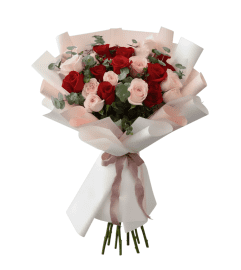 Wrapped Roses Bouquet. An arrangement by La Bolsa Rosa.