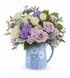 Daisy Haze Bouquet. An arrangement by Serrano Flowers.