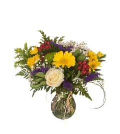 Country Charm. An arrangement by Loyalist Flowers.
