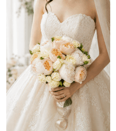 Creamy Dream Garden. An arrangement by Floral Lady Design Studio LLC.