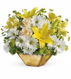 Garden Reflections Centerpiece by Teleflora. An arrangement by Pompano Beach Floral.