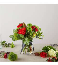 Heritage Kindle – A Florist Original. An arrangement by Country Cousins Flower Shop.