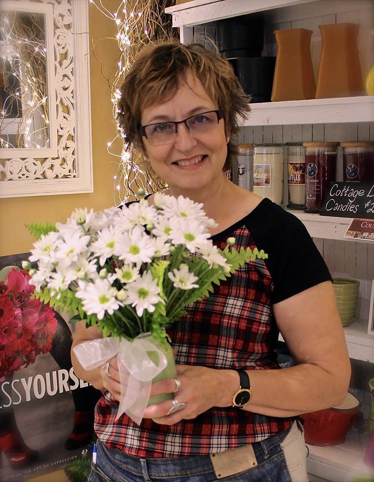 About Loyalist Flowers Kingston, Florist