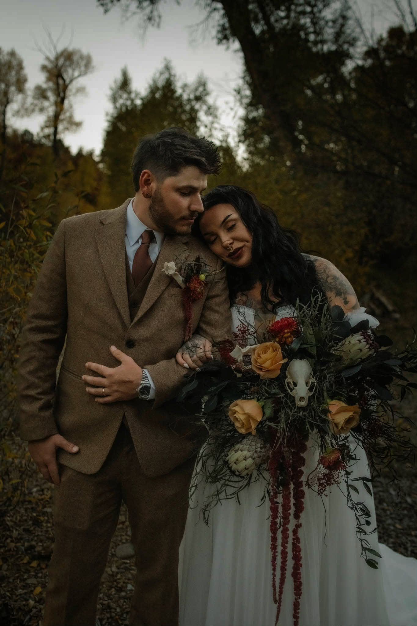 Couple portrait with wedding bouquet in Bayfield CO