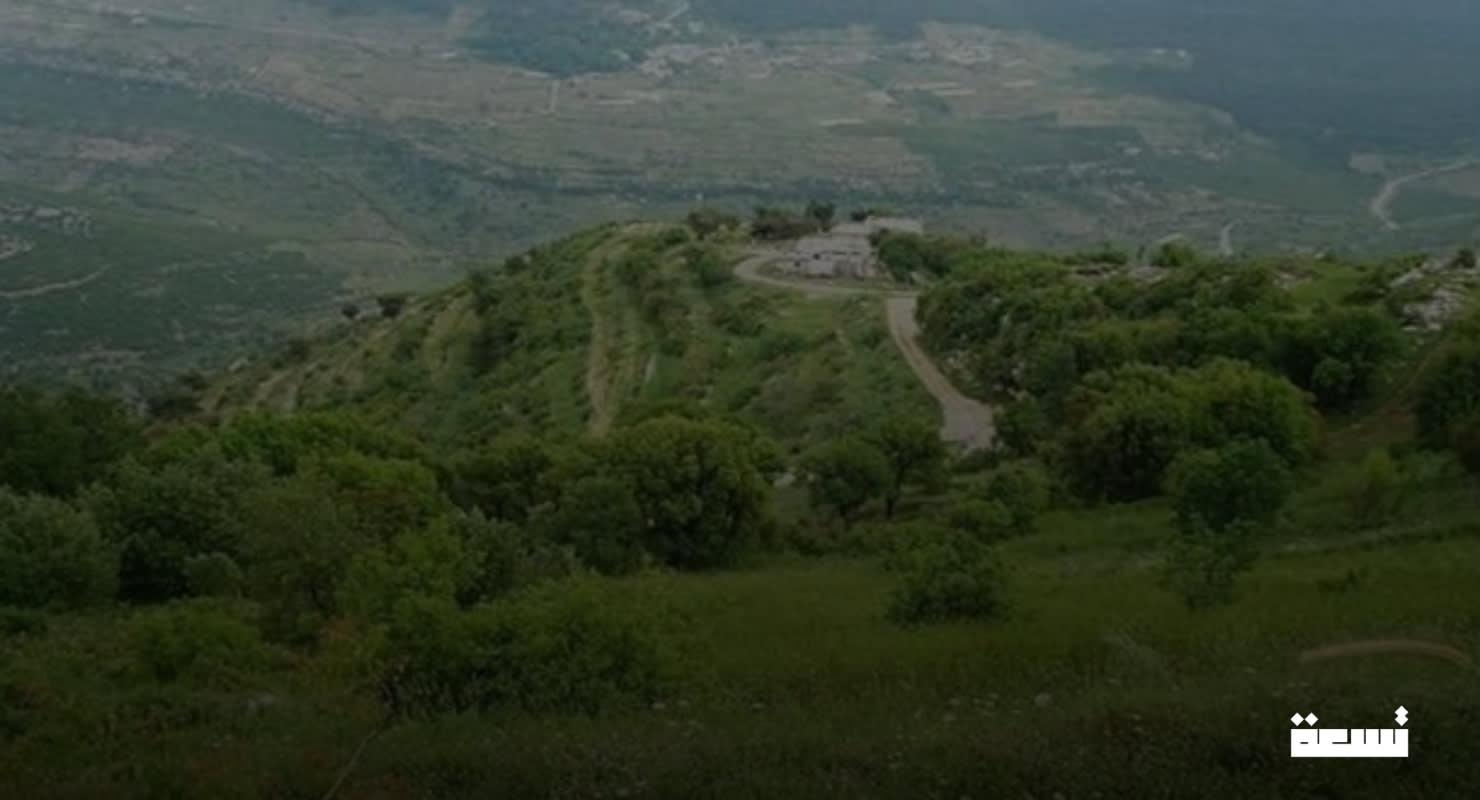 Se encontraron dos cuerpos en las afueras de Al-Qadamus... y hubo enfrentamientos con las fuerzas remanentes del régimen derrocado.
