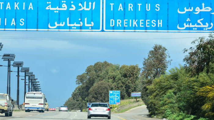 Heftige Kämpfe in der Landschaft von Tartus... und das syrische Innenministerium schickt weitere Verstärkungen.