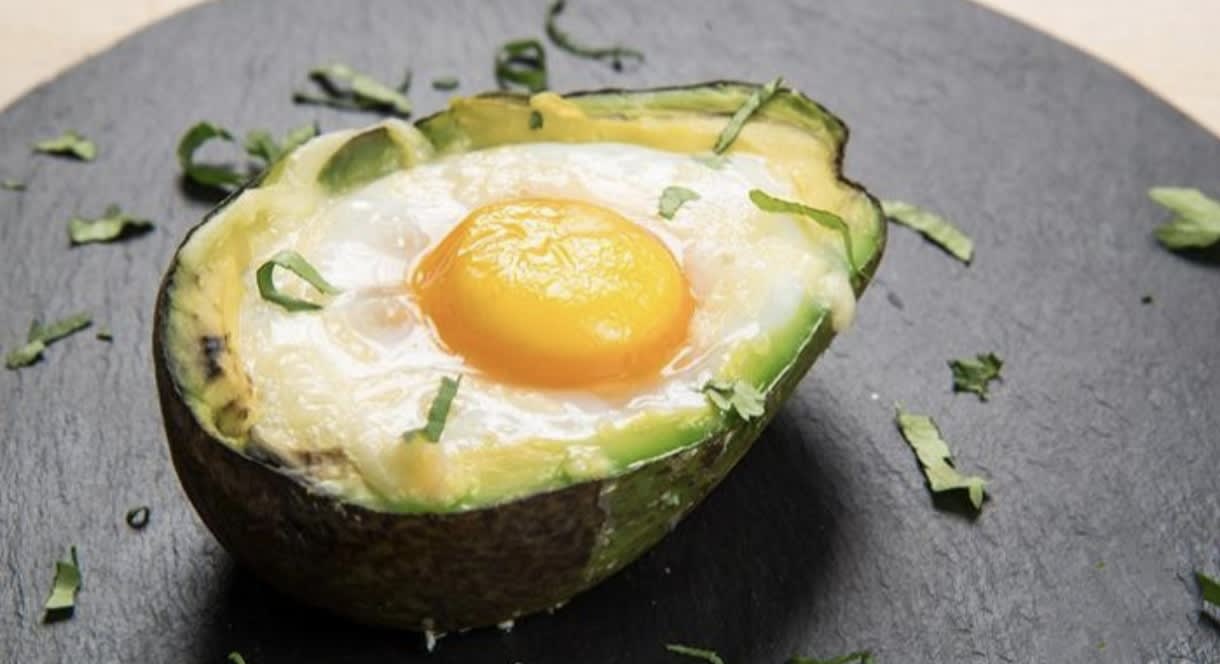 Protein und gesunde Fette im Kampf ... Welches verdient einen Platz auf Ihrem Teller?