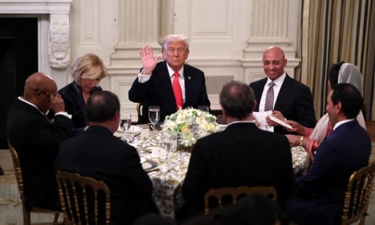 Trump richtet ein Ramadan-Frühstück für seine Unterstützer aus muslimischen Gemeinden aus.