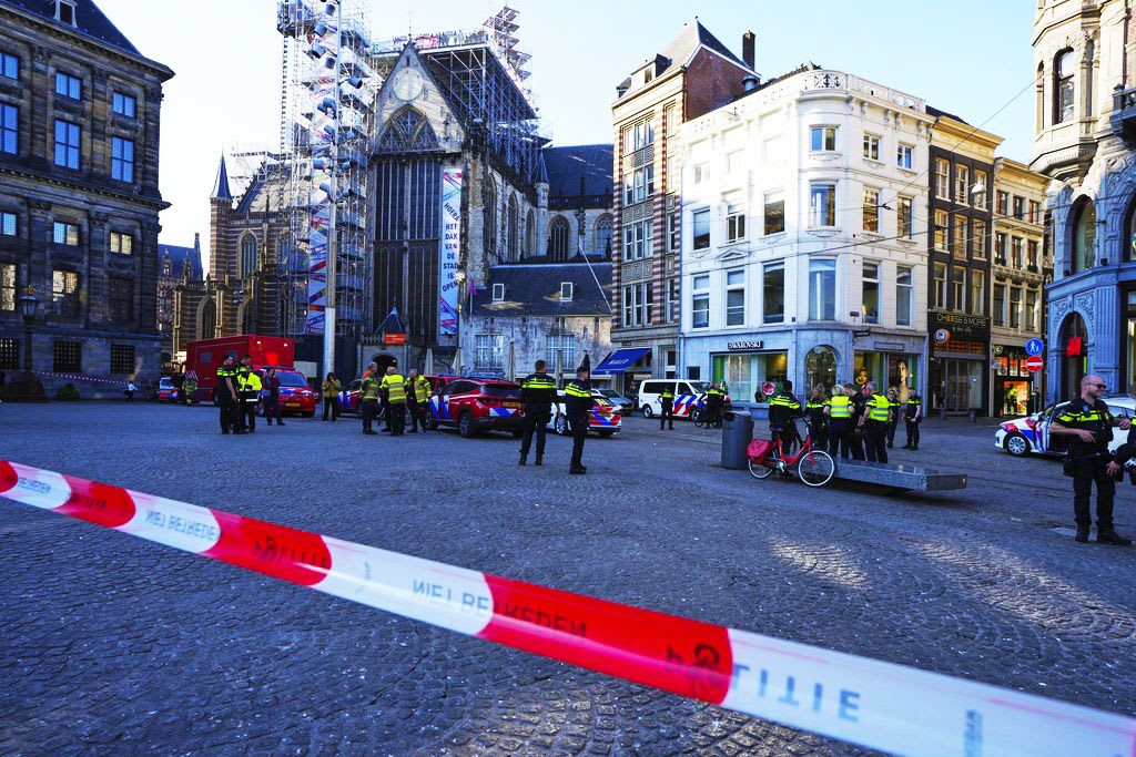 Blut in Amsterdam … und ein unbekannter Held erscheint im entscheidenden Moment!