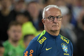 Entlassung des Trainers von Brasilien nach der Niederlage gegen Argentinien.