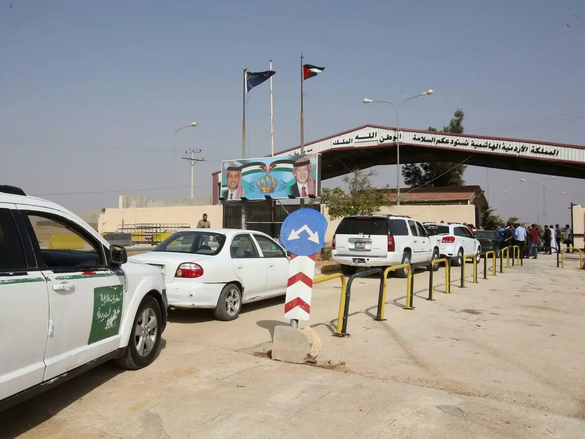 Die Aufenthaltsdauer beträgt einen Monat. Jordanien erlaubt Syrern den Eintritt in ihr Gebiet gemäß einer Reihe von Vorschriften.