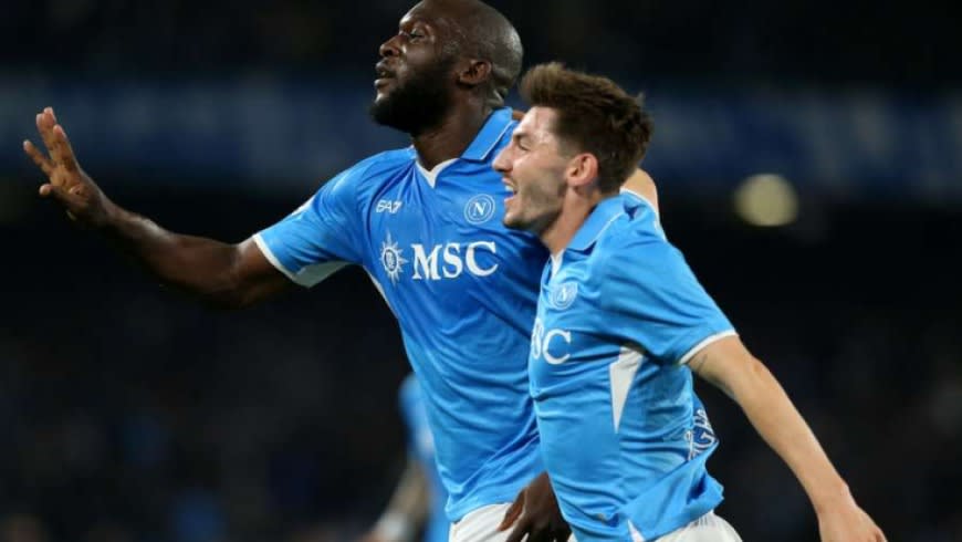 "Napoli" regains balance with a double against "Milan" and ignites the battle for the top spot in the Italian league.