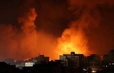 Israel renews its airstrikes on Syrian territories, targeting the area of Al-Kiswah.