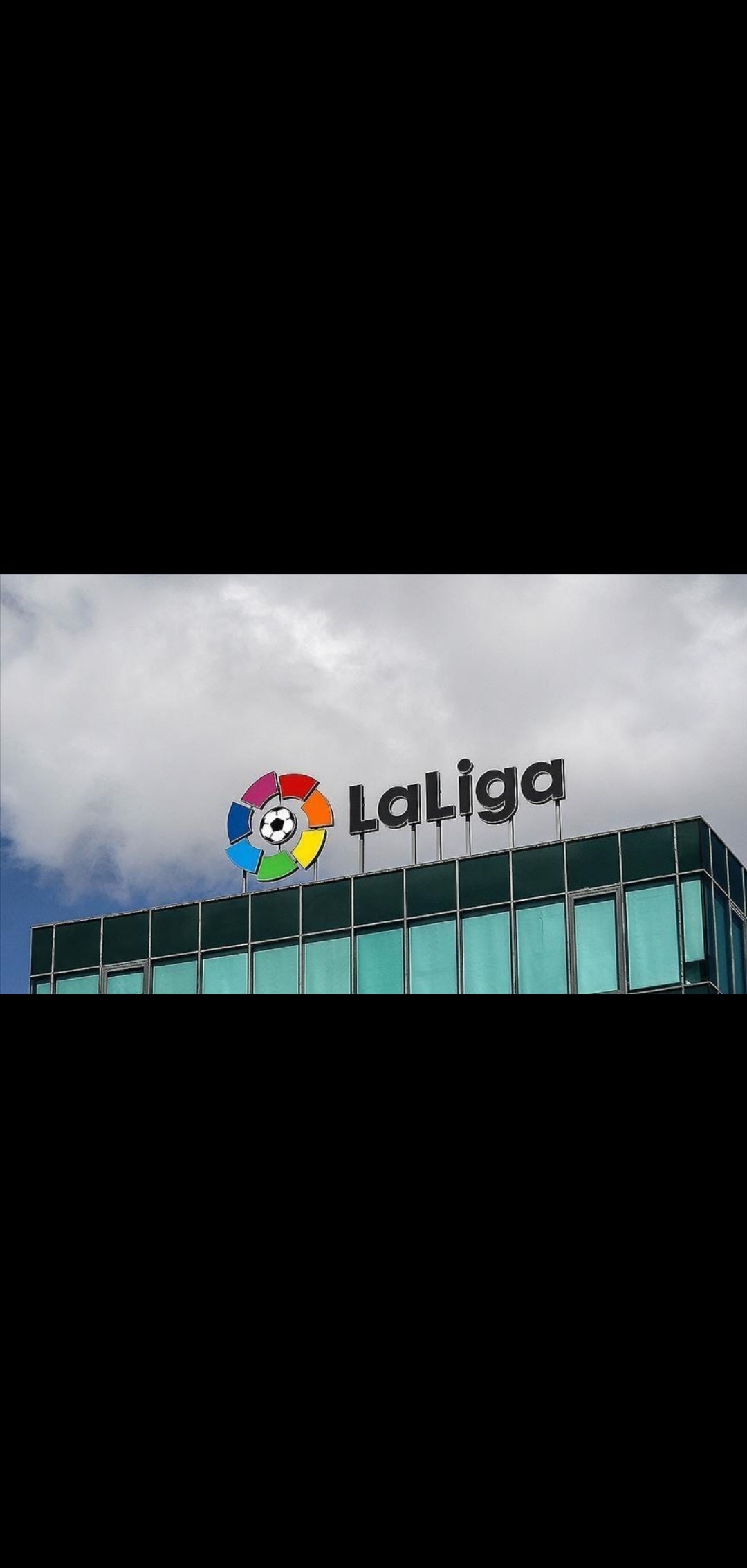 La Liga espagnole conteste la décision d'enregistrer "Oulmo" et "Pau Victor" au FC Barcelone.