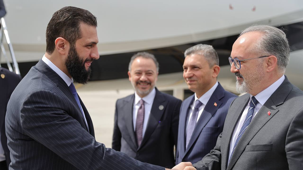 الرئيس أحمد الشرع يصل إلى تركيا للمشاركة في منتدى أنطاليا الدبلوماسي 2025