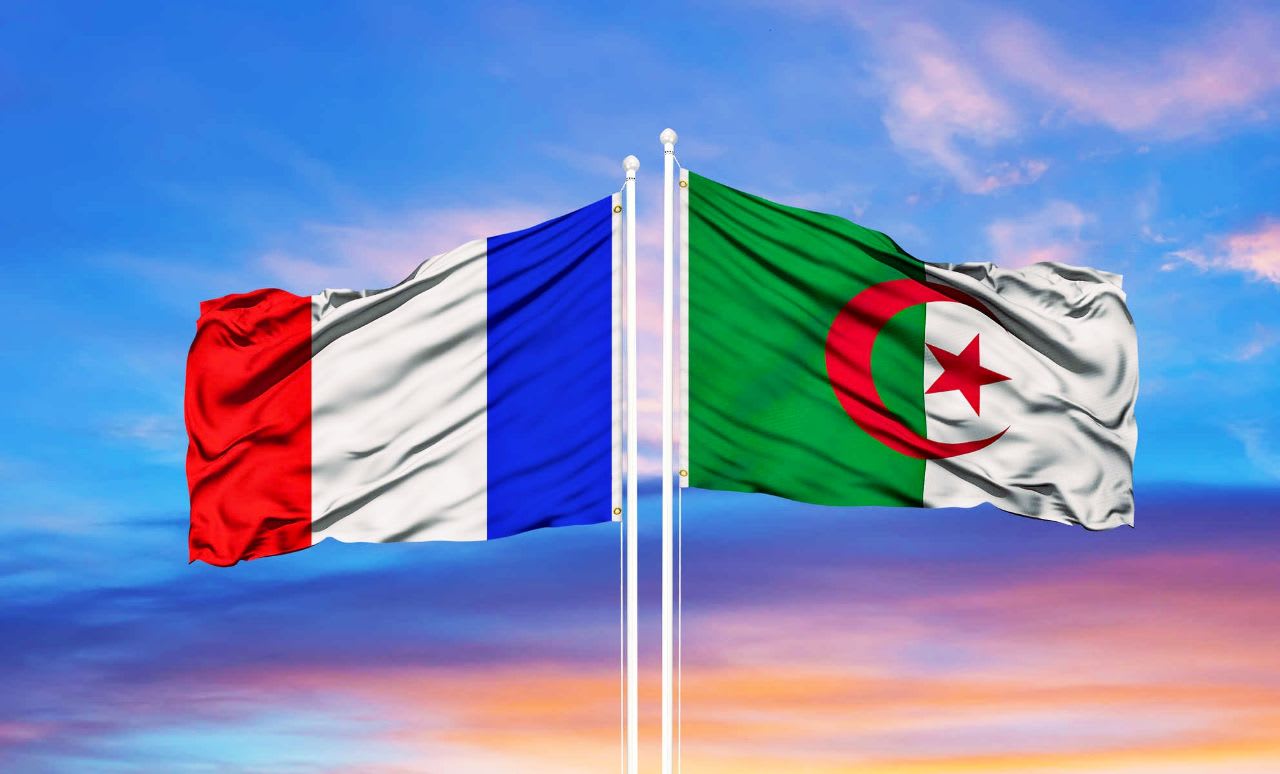 L'arrestation d'un diplomate algérien en France déclenche une nouvelle crise entre les deux pays.