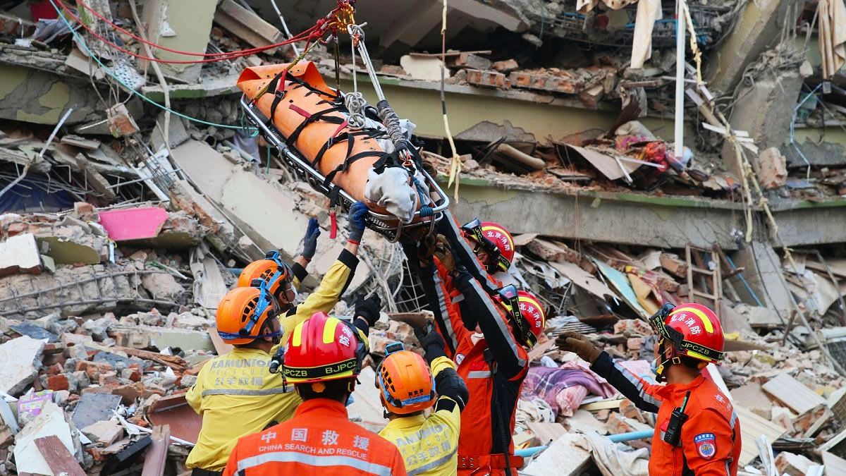 Myanmar'da yıkıcı Mart felaketinden sonra güçlü bir deprem daha meydana geldi.