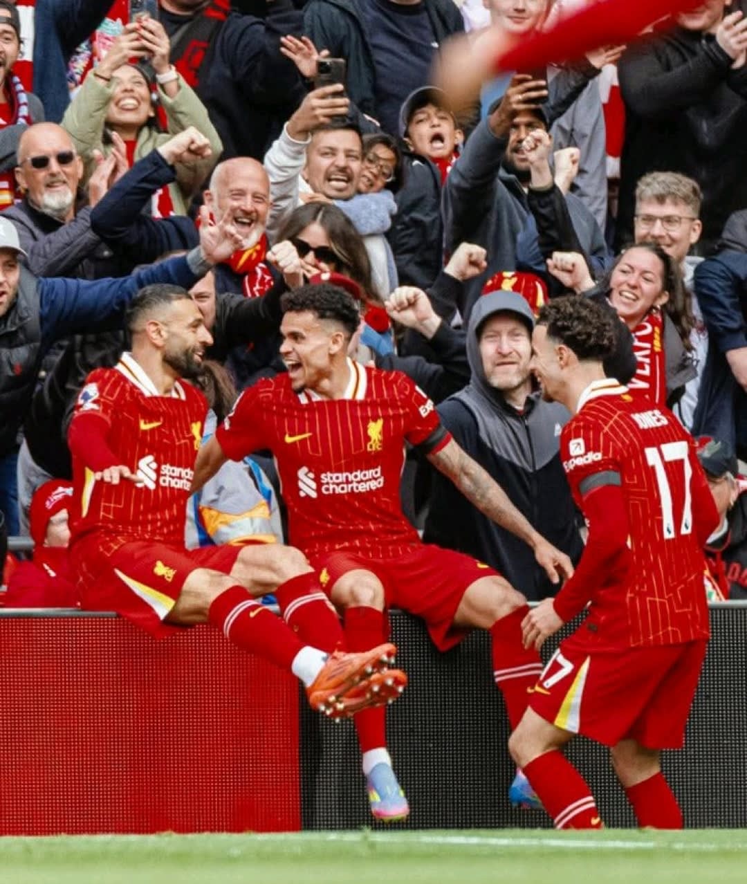 Liverpool está cerca de ganar la liga inglesa después de vencer a West Ham.