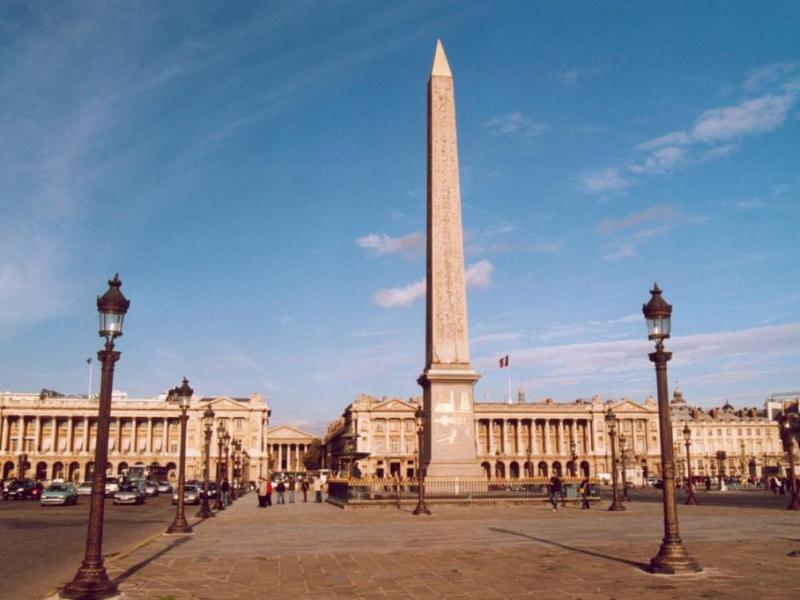 Ein ägyptischer französischer Experte enthüllt geheime Botschaften in der Luxor-Obelisk in Paris.