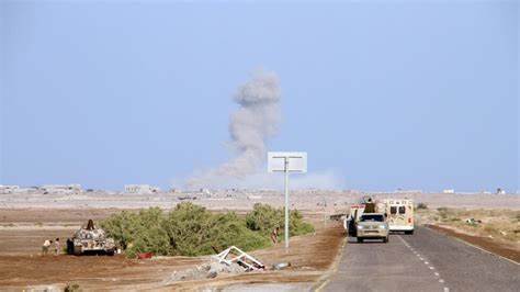Fortlaufende amerikanische Luftangriffe auf Huthi-Gebiete in Al-Hudaida.