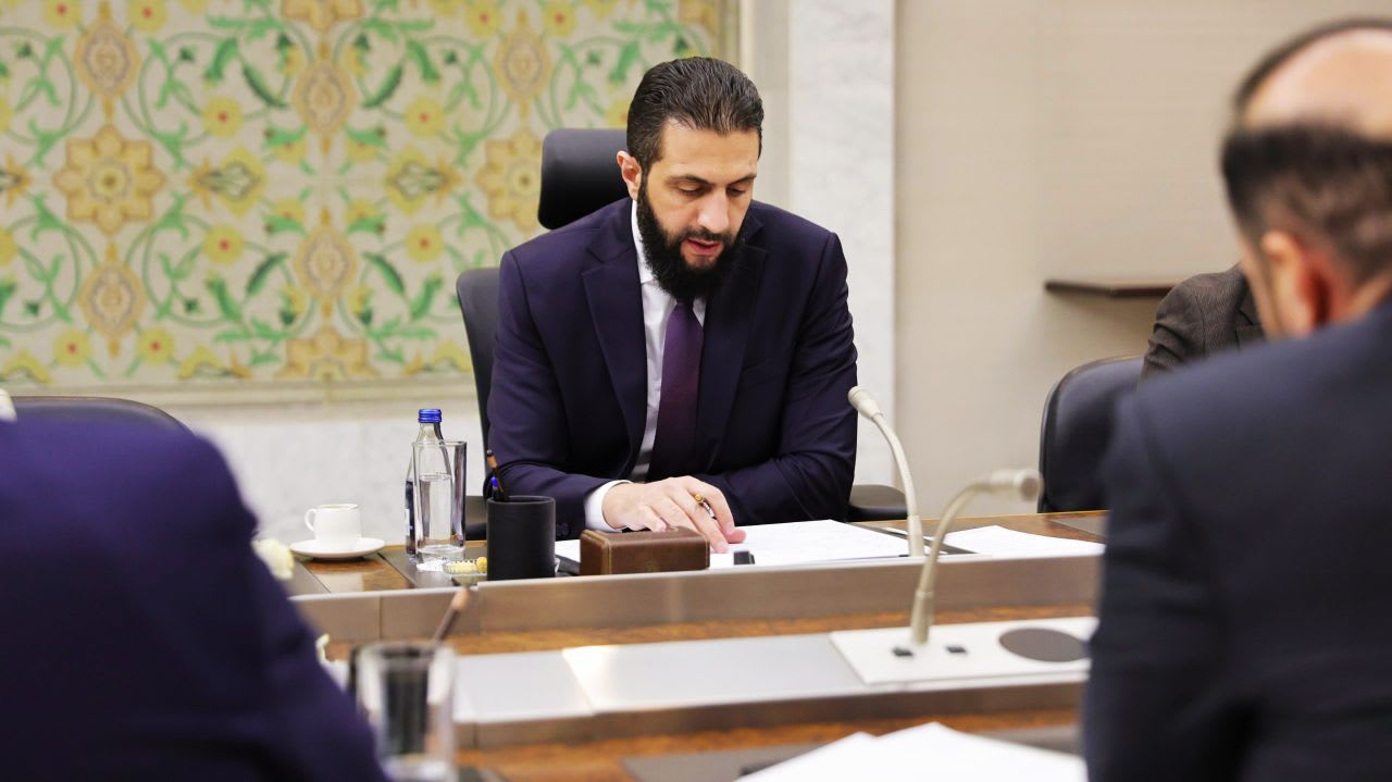 Une réunion présidentielle pour discuter des défis des médias officiels en Syrie et des plans de développement.