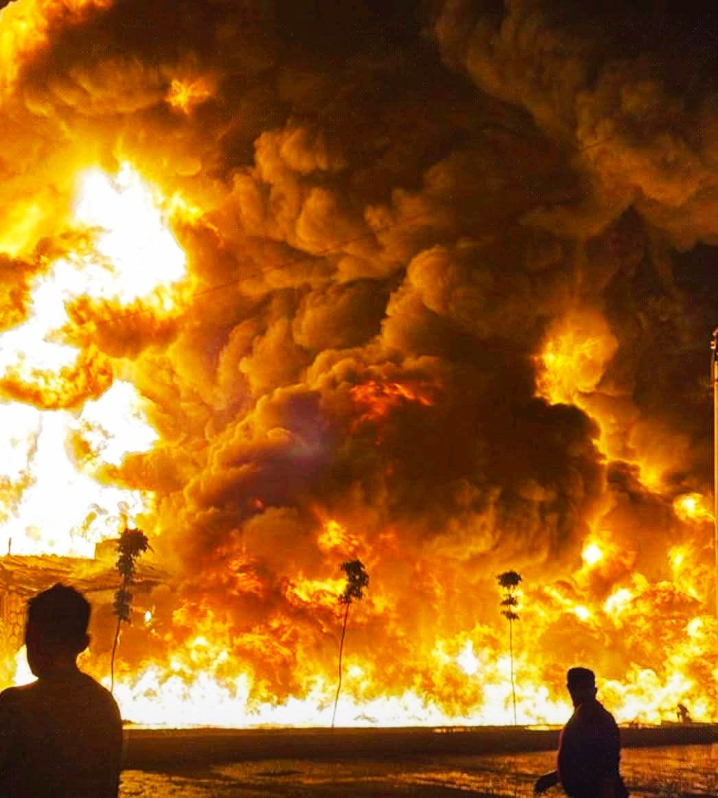 Detalles de una fuerte explosión en una estación de combustible en Bab al-Hawa, este de Alepo: heridos y un incendio devastador.