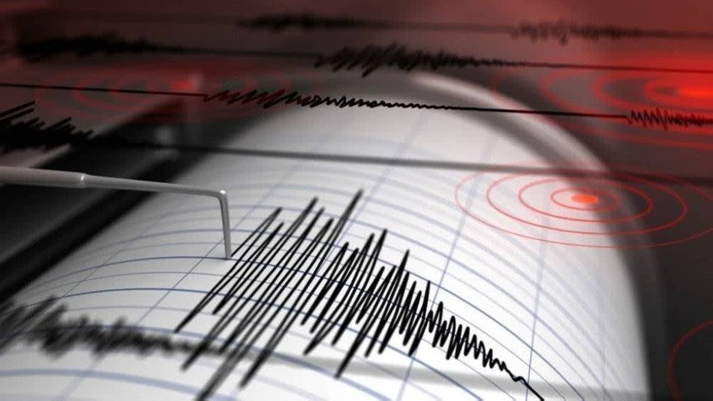 A strong earthquake of 6.2 magnitude shakes the Turkish city of Istanbul.