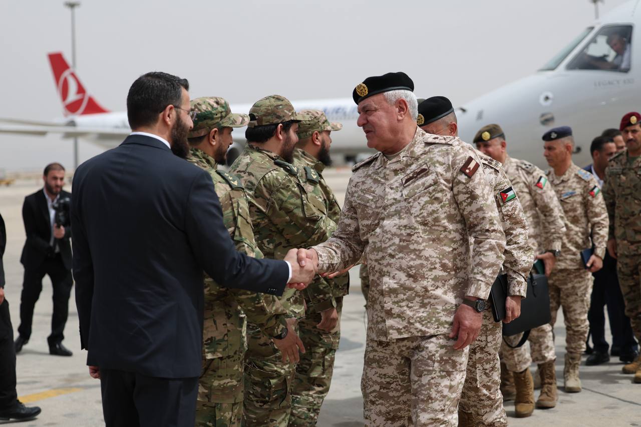 Lors de la première visite depuis la chute du régime d'Assad, une délégation militaire jordanienne de haut niveau visite Damas.