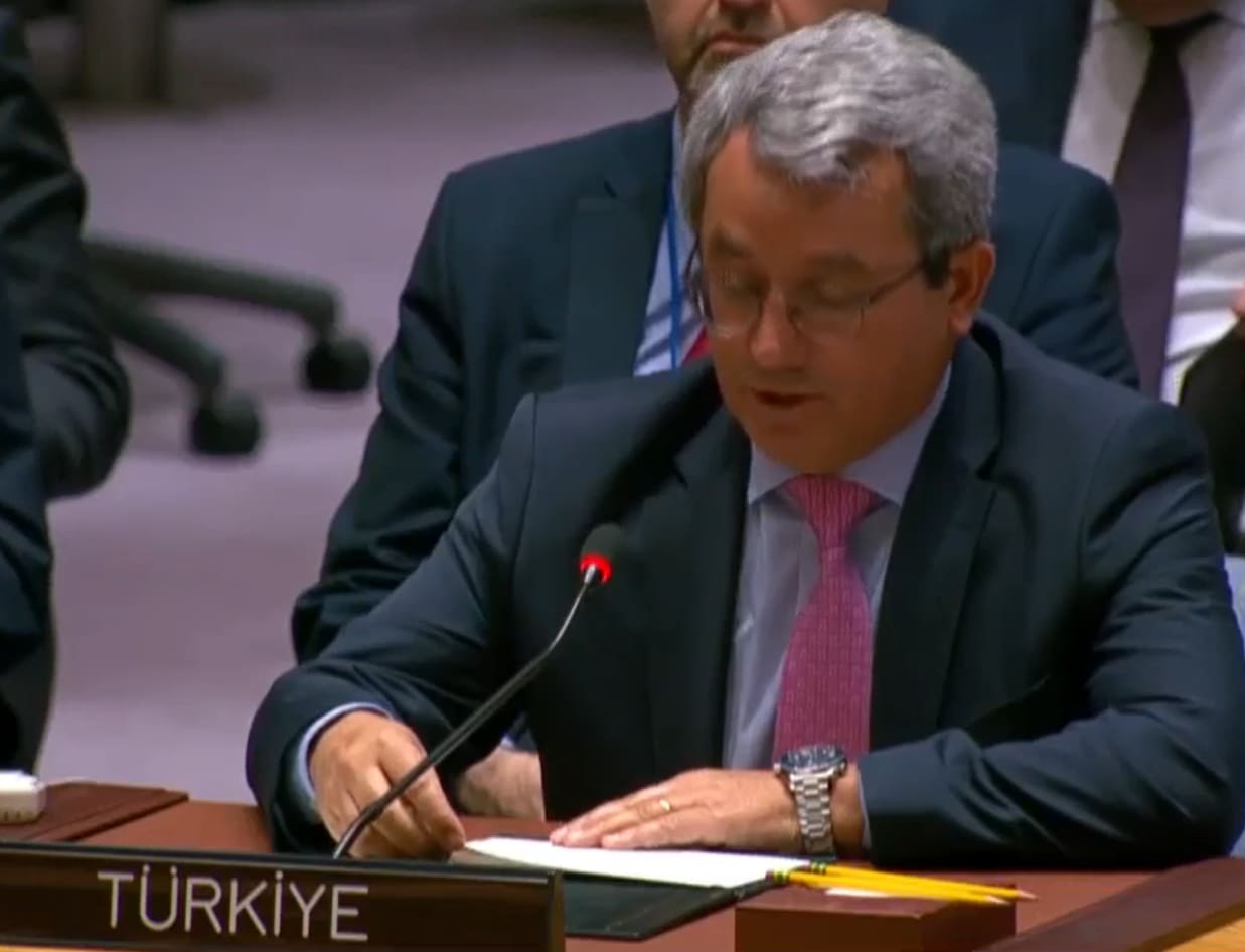 Der türkische Vertreter im Sicherheitsrat: Die Schritte der syrischen Regierung bereiten den Weg für einen friedlichen Übergang und nationale Versöhnung nach Jahrzehnten des Tötens.
