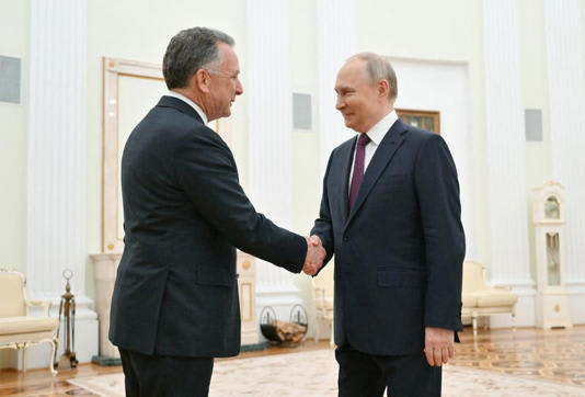 L'émissaire de Trump rencontre Poutine pour discuter des plans américains visant à mettre fin à la guerre en Ukraine.