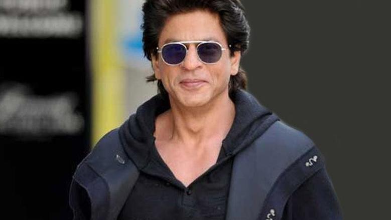 Shahrukh Khan escribe su nombre en la historia de "Met Gala" como la primera estrella de Bollywood en subir las escaleras del evento mundial.