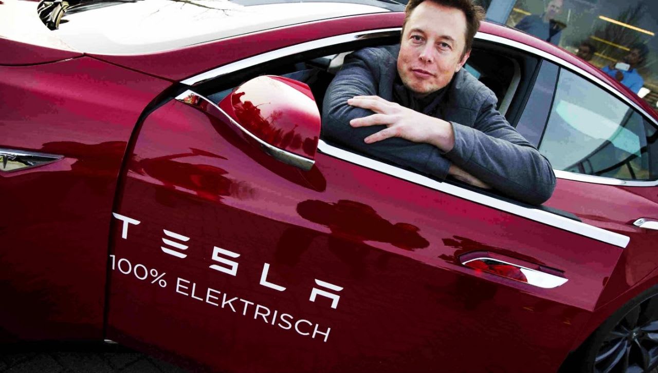 Tesla, karlılığın düşmesiyle Elon Musk'a bir alternatif arıyor.