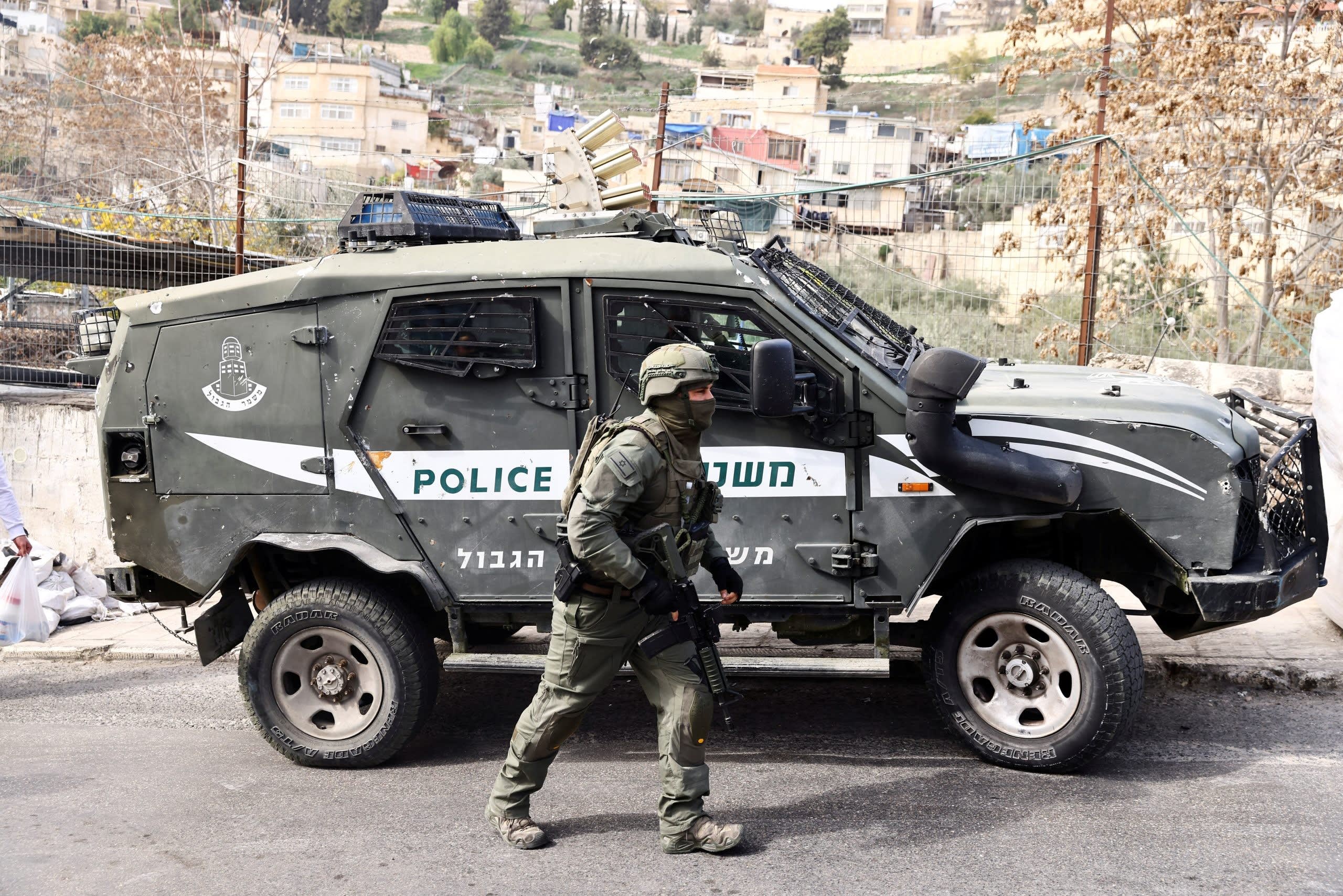 İsrail, Suriye'nin egemenliğini ilk kez ihlal ettiğini kabul ediyor... ve askeri tırmanış devam ediyor