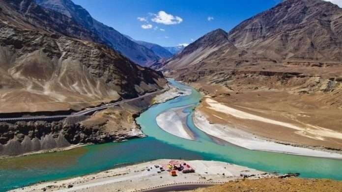 Hint kaynaklarına göre, Hindistan ve Pakistan arasındaki Sind Nehri su anlaşması hala askıda.
