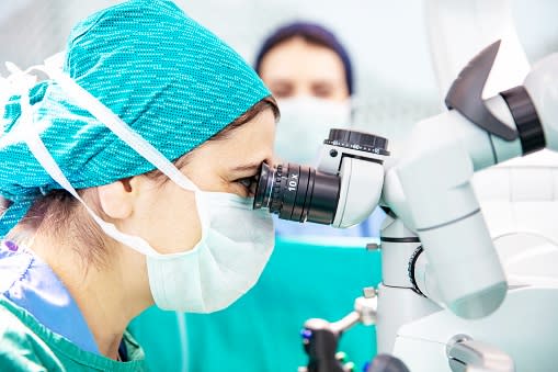 Un nuevo medicamento devuelve la esperanza a los ciegos y estimula la regeneración de las células oculares.