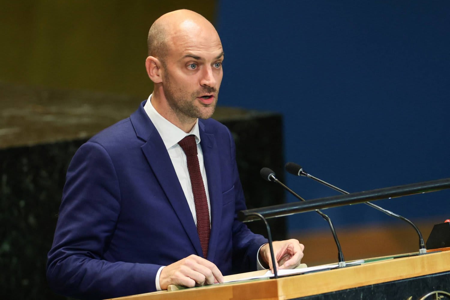 Fransa, Cezayirli diplomatları ülkelerine sınır dışı etmekle tehdit ediyor.