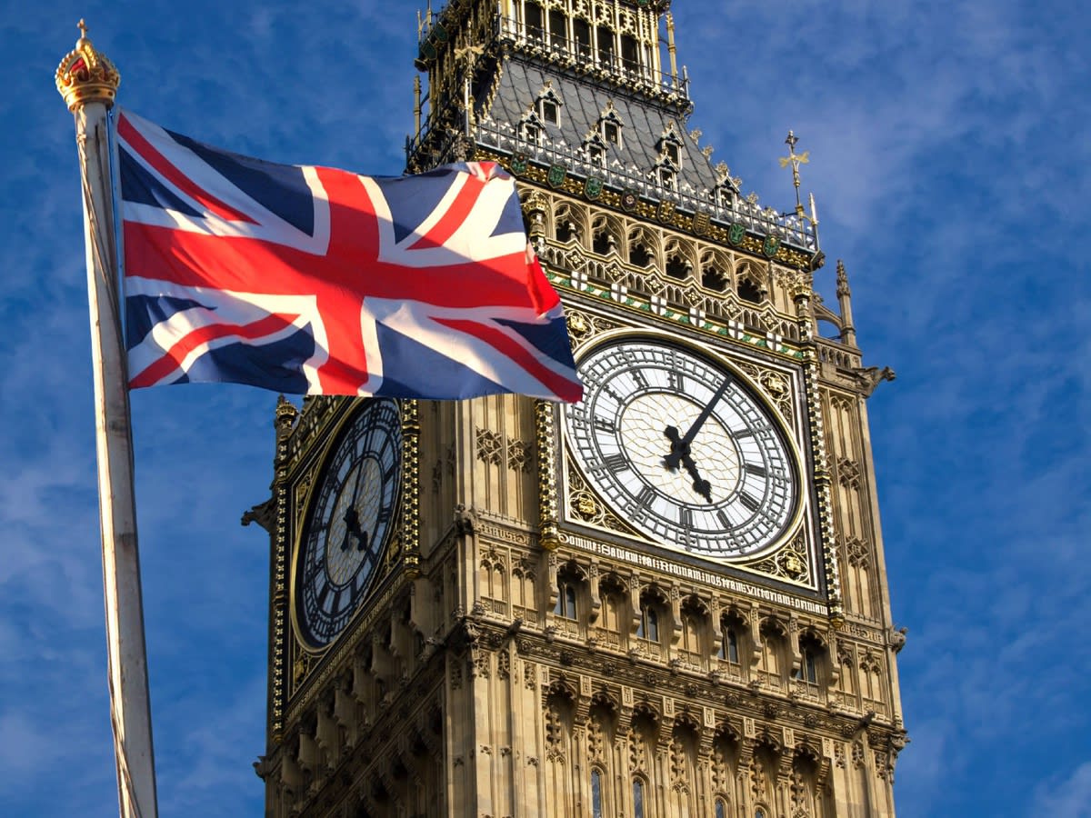Britanya, yabancı suçluların hemen cezalandırıldıktan sonra sınırdışı edilmesi için bir öneri sunuyor, cezaevlerindeki kalabalığı azaltmak için.