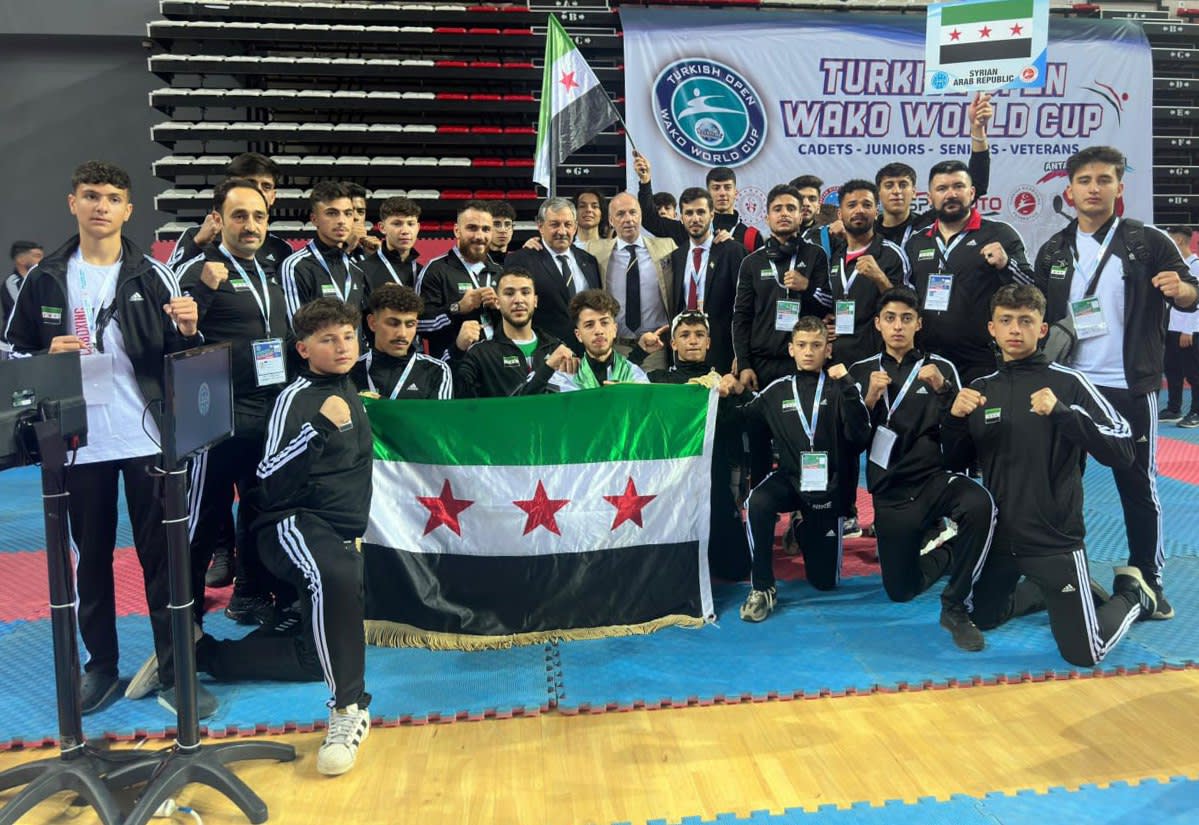 Syrien gewinnt eine Goldmedaille bei der Weltmeisterschaft im Kickboxen in der Türkei.
