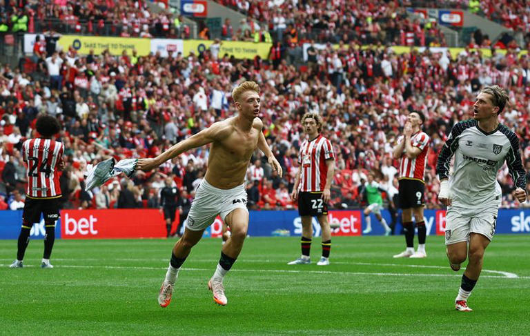 سندرلاند يصعد إلى الدوري الإنجليزي الممتاز بعد فوز مثير على شيفيلد يونايتد