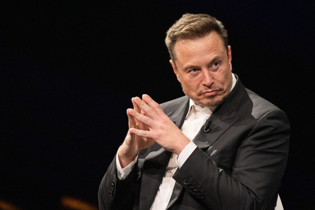 Elon Musk is returning to focus on his technological ventures and is preparing to launch "Starship" next week.