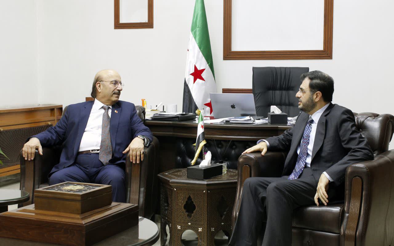 Der syrische Kommunikationsminister diskutiert mit dem Botschafter Bahrains Möglichkeiten zur Stärkung der Zusammenarbeit im Bereich der Kommunikation und Informationstechnologie.