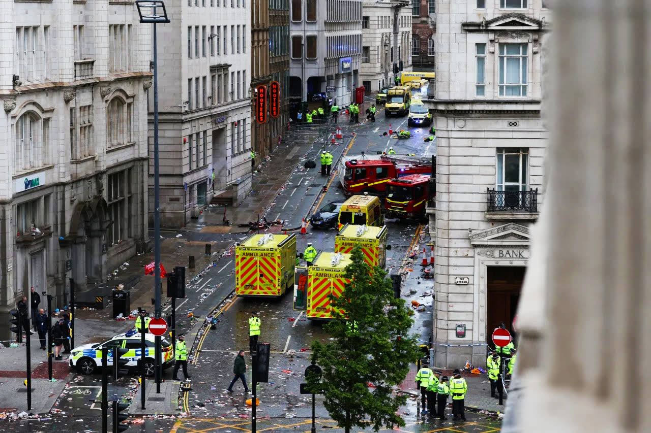 Une voiture percute des supporters de Liverpool au milieu des célébrations de la ligue... La police confirme l'absence d'acte terroriste.