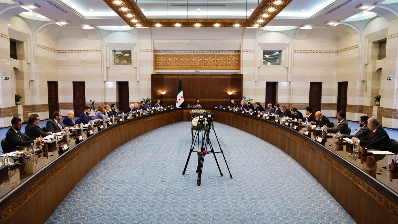 Die Kabinettssitzung unter der Leitung von Ahmed Al-Shar'a legt neue Pläne für Entwicklung und Aufbau in Syrien fest.