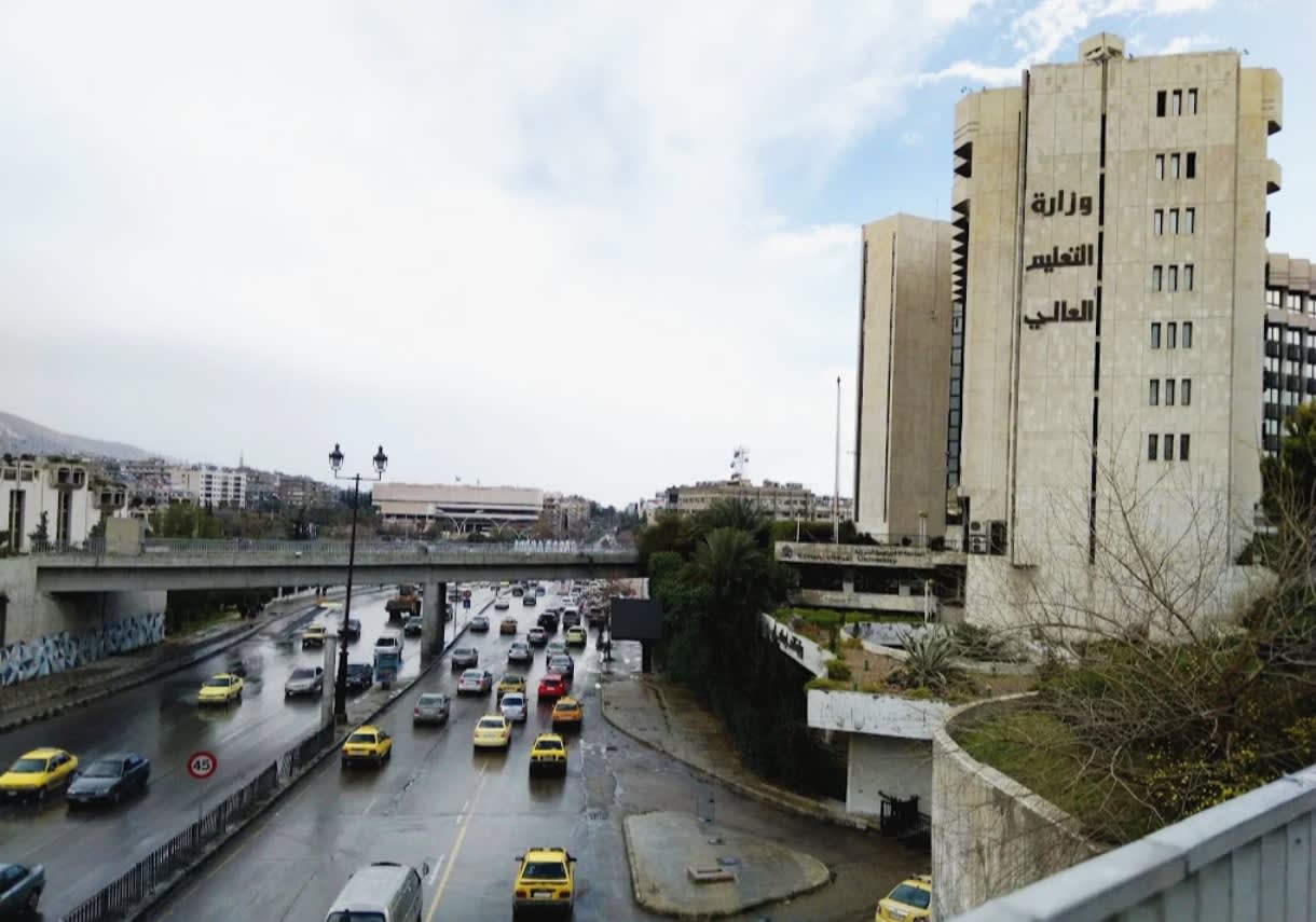 El Ministerio de Educación Superior anuncia el aplazamiento de los exámenes nacionales en Siria 2025.