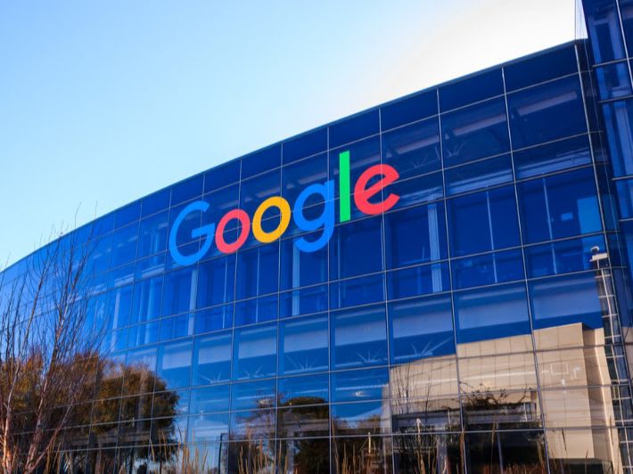 "Google" lance de nouvelles fonctionnalités dans "Google Photos" pour célébrer les 10 ans du lancement du service.