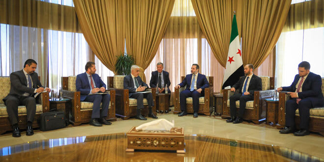 Al-Shaibani recibe a una delegación paquistaní para discutir temas regionales.