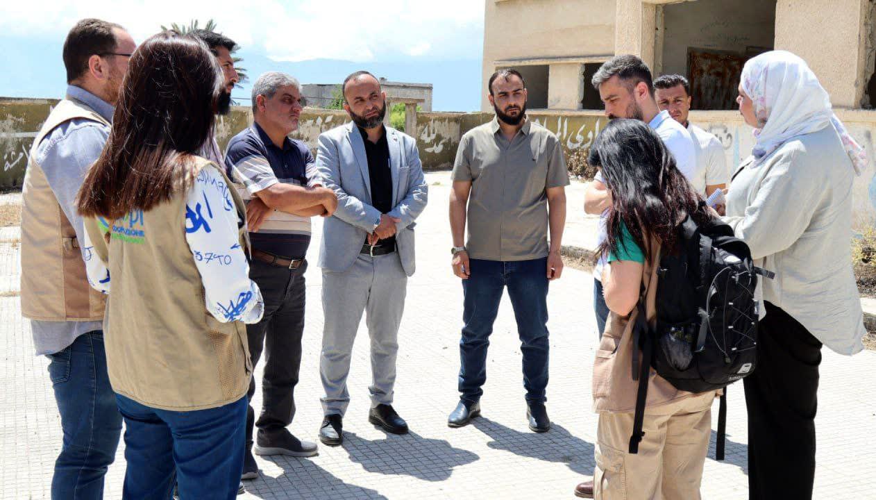 קבוצה מארגון التعاون الدولي الإيطالية מתעדכנת במציאות בבתי ספר בכפרי חמה.