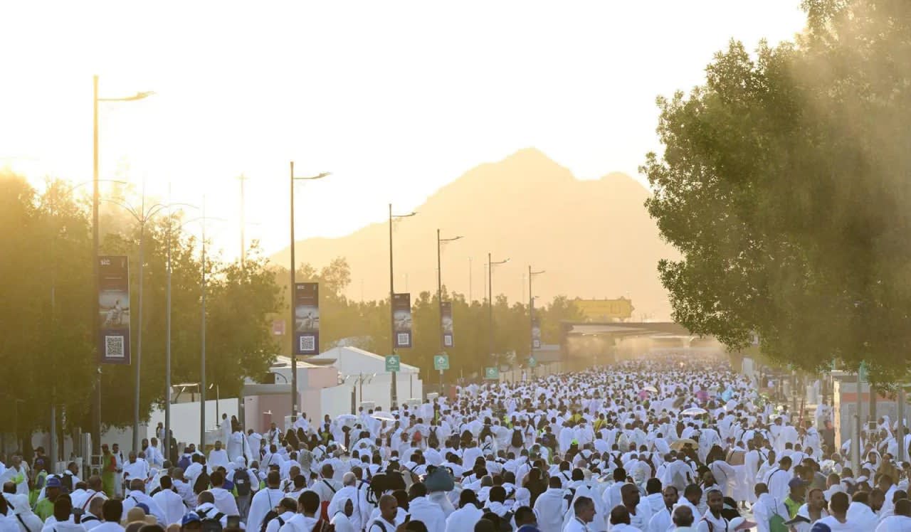 Hacıların Kâbe'ye doğru Arafat'tan Muzdalife'ye geçişinin başlaması.